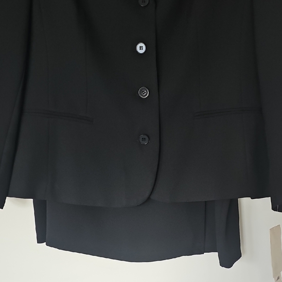 Evan Picone Classic Black Suit Jacket - Picture 3 of 16